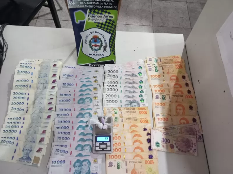 Circulaba en moto con cocaína, $758 mil en efectivo y el chasis adulterado: terminó detenido en Berisso