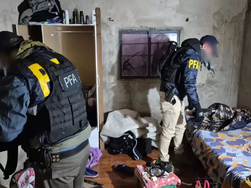 Allanamientos en La Plata y Ensenada por presuntos vínculos con ISIS: un menor investigado