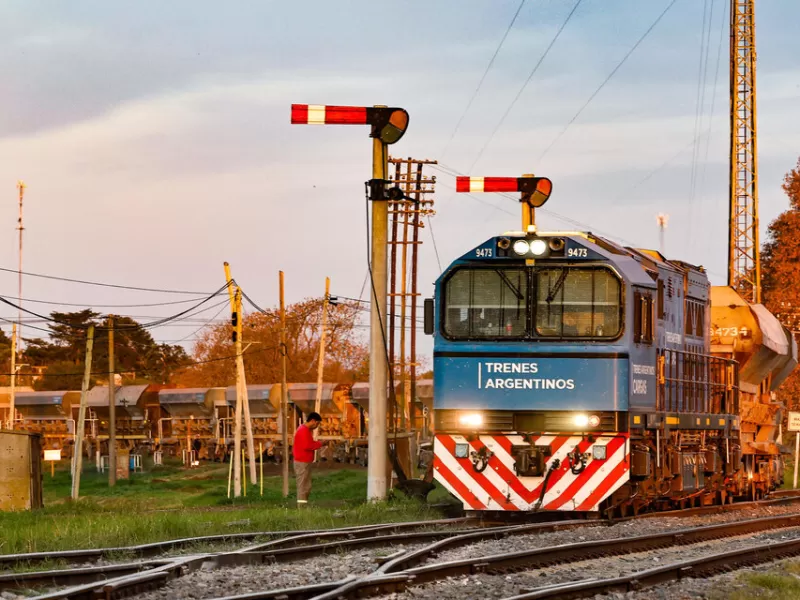 El Gobierno anunció que privatizará la línea de tren Belgrano Cargas