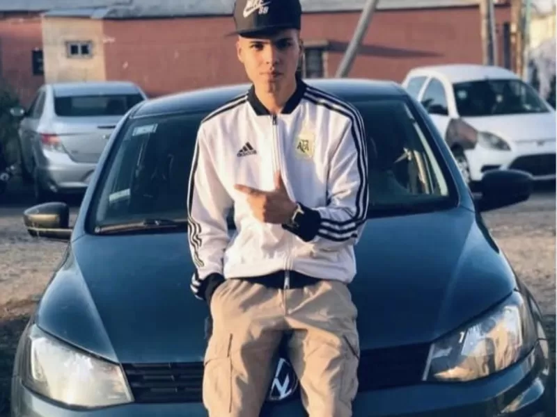 Dolor y conmoci&oacute;n por el asesinato de un joven de El Carmen