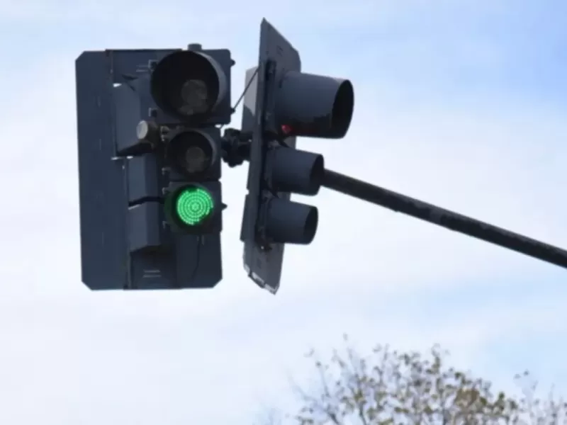 Avanza la modernización de 200 cruces con semáforos inteligentes en La Plata