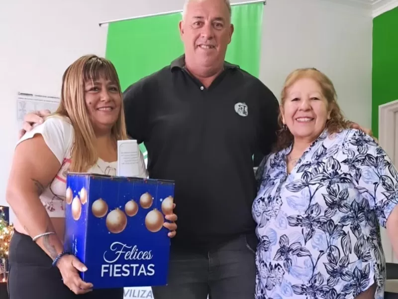 El STMB entregó más de 1200 cajas navideñas a la Familia Municipal de Berisso