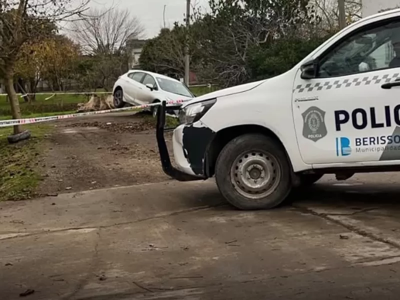Identificaron y detuvieron al hombre que arroj&oacute; una bomba molotov contra el Concejo Deliberante de Berisso