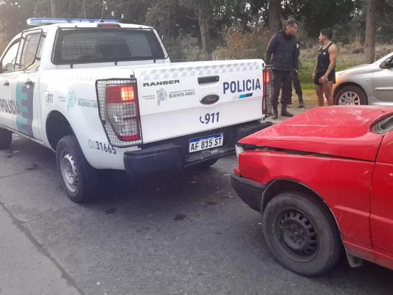 Siniestro vial entre un vehículo de la policía y un auto