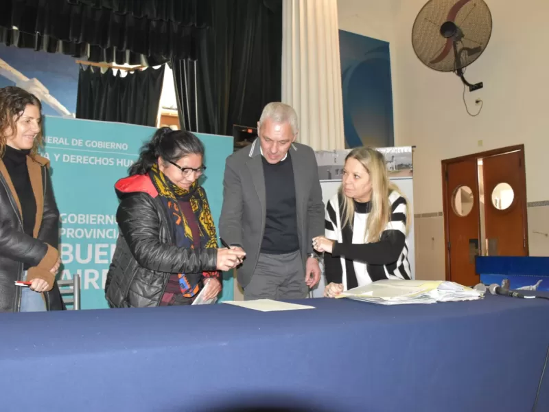 Se desarrolló un nuevo acto de Firma de Escrituras de propiedad en la ciudad