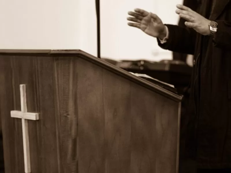 Grave denuncia en Berisso: una vecina acusa a un pastor evang&eacute;lico de amenazas de muerte