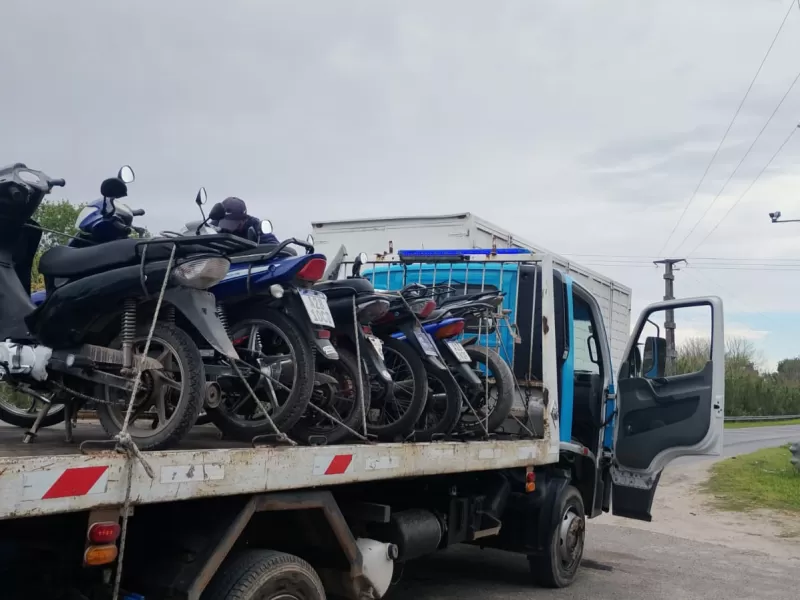 Incautaron 14 motos y tres autom&oacute;viles durante un control de tr&aacute;nsito en el l&iacute;mite entre Berisso y La Plata