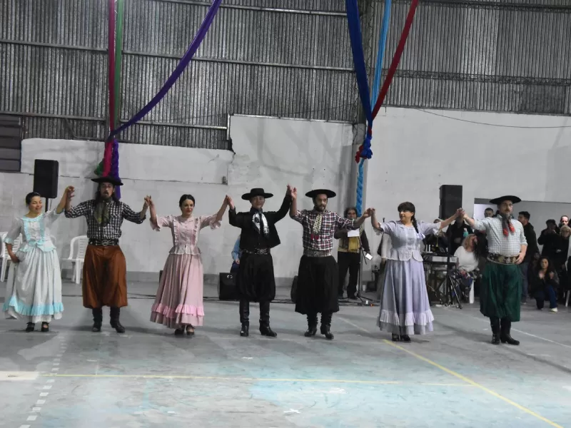 Gran Festival Folklórico en beneficio del Hospital Larraín y Amigos de Corazón