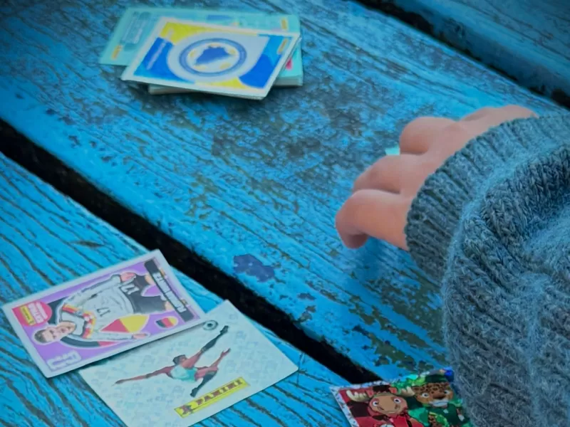 Furor por el Mundial: exitosa jornada de intercambio de figuritas en el Parque C&iacute;vico