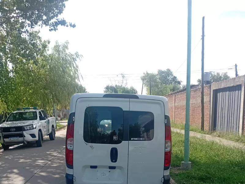 Tres hombres y un menor aprehendidos por hurto de camioneta