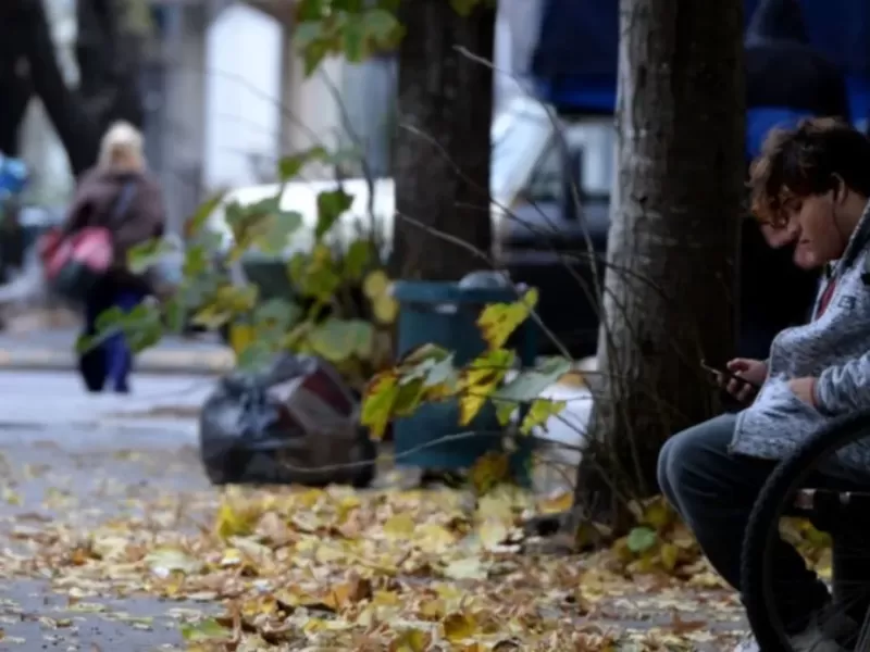 A salir abrigados: renuevan el alerta por vientos intensos y descenso de temperatura para este lunes