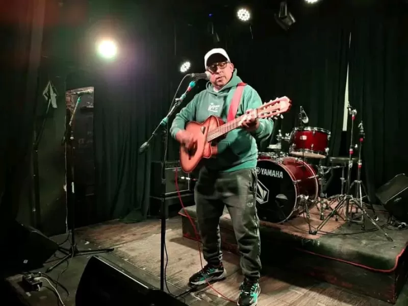 El cantante Javi Ag&uuml;ero impulsa su carrera con el estreno de &ldquo;Casita Blanca&rdquo; y nuevos shows en vivo