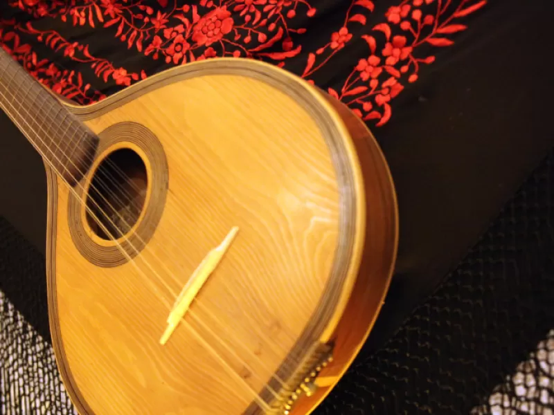 Noite de Fado: una noche mágica de sabores, vinos y música portuguesa en La Plata