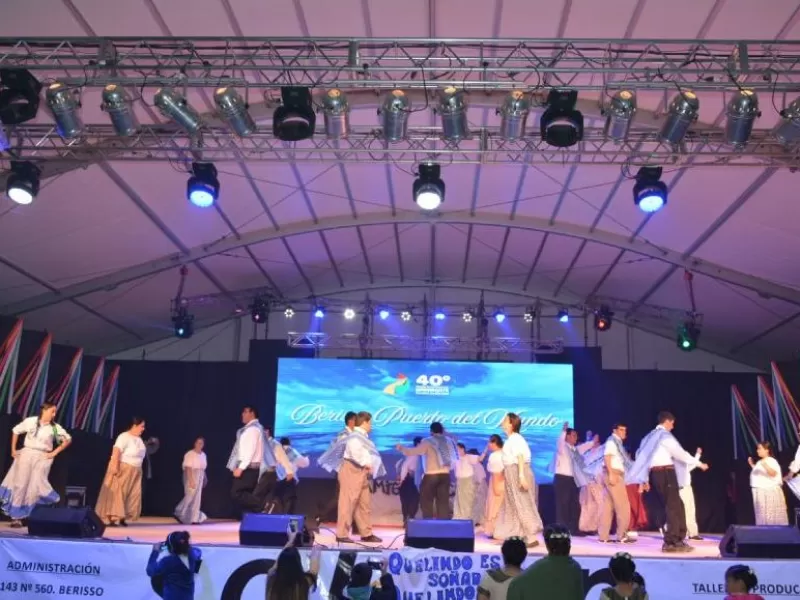 La carpa del Inmigrante se viste de fiesta este viernes para celebrar la "Noche de Tango y Folclore"
