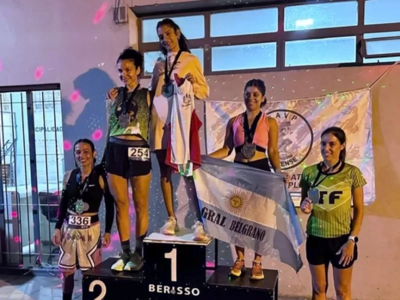 Más de 250 atletas brillaron en la Carrera Nocturna 8K por el Terraplén Costero
