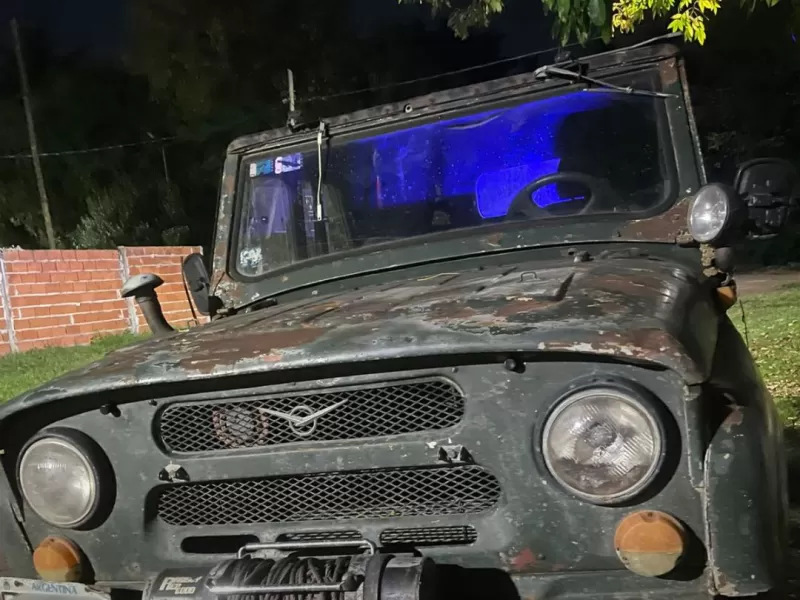 Preocupación en Berisso por un vehículo abandonado y vandalizado en el barrio El Carmen