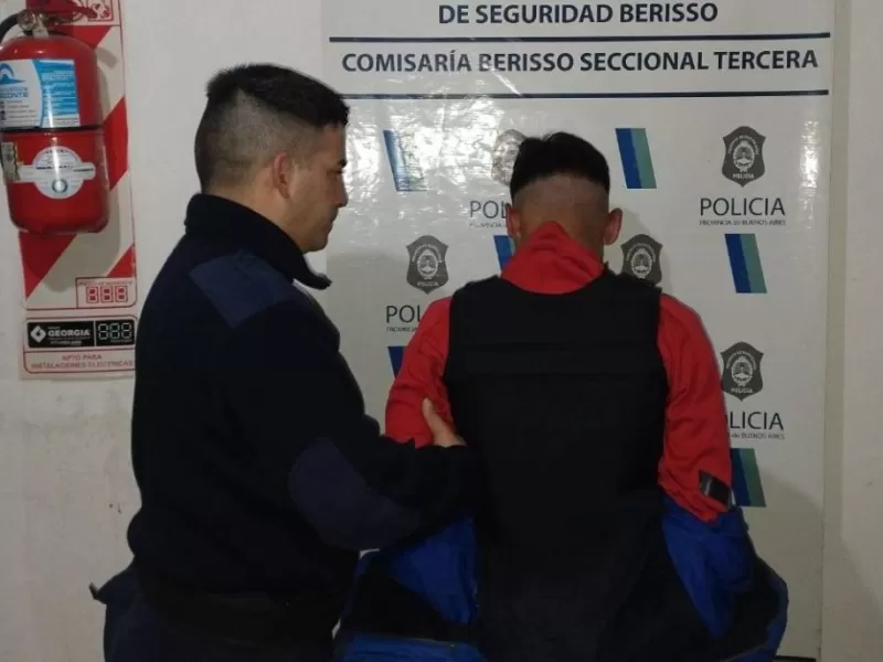 Detuvieron en Berisso a un hombre con chaleco antibalas tras cometer dos robos en pocos minutos