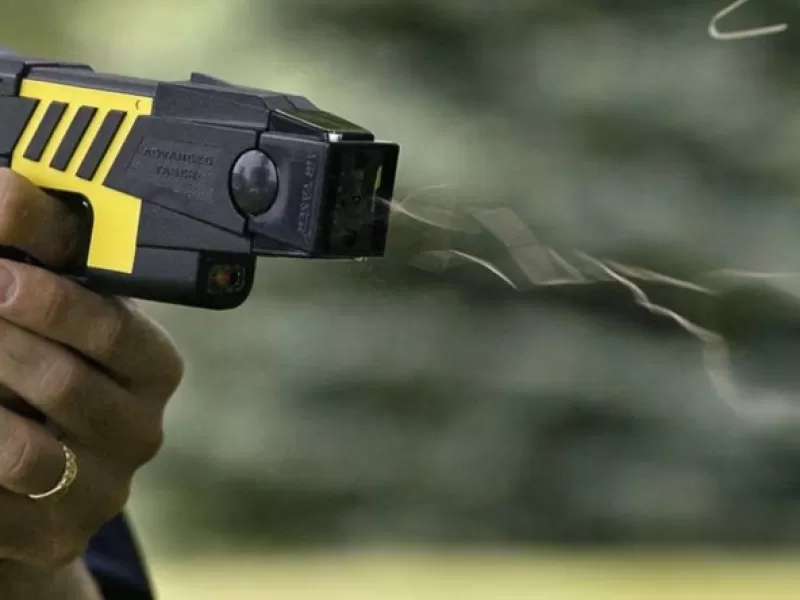 Avanza en la Legislatura bonaerense el proyecto para equipar a la Polic&iacute;a con pistolas Taser