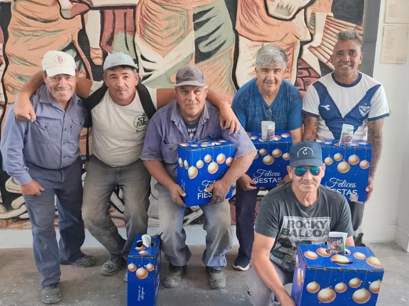 El STMB entreg&oacute; m&aacute;s de 1200 cajas navide&ntilde;as a la Familia Municipal de Berisso