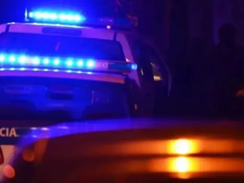 Balearon a un hombre en su casa en Berisso y buscan a la pareja y al agresor