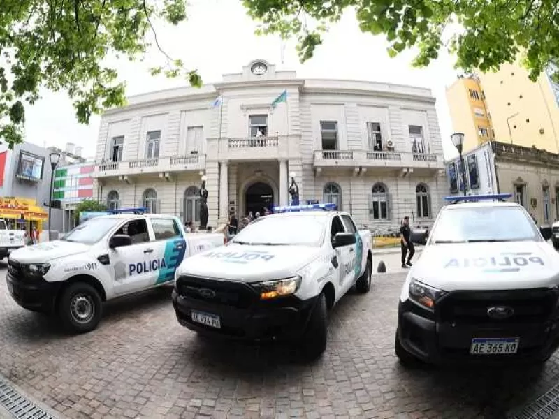 Luján, envuelto en acusaciones de sobornos y encubrimientos policiales