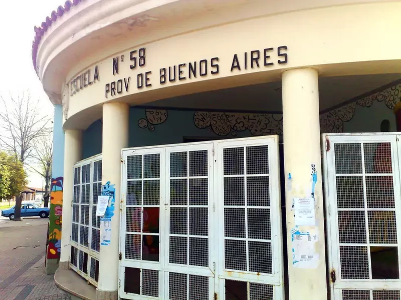 Grave episodio en una escuela de La Plata: rociaron gas pimienta a compañeras y debieron evacuar el edificio
