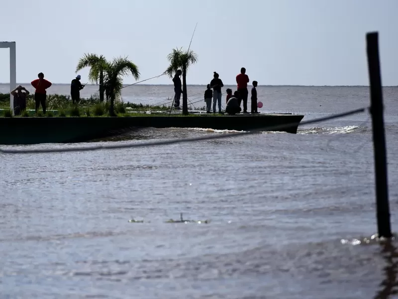 Alertan por una grave crisis cloacal en la regi&oacute;n: advierten riesgos sanitarios en las playas de Berisso