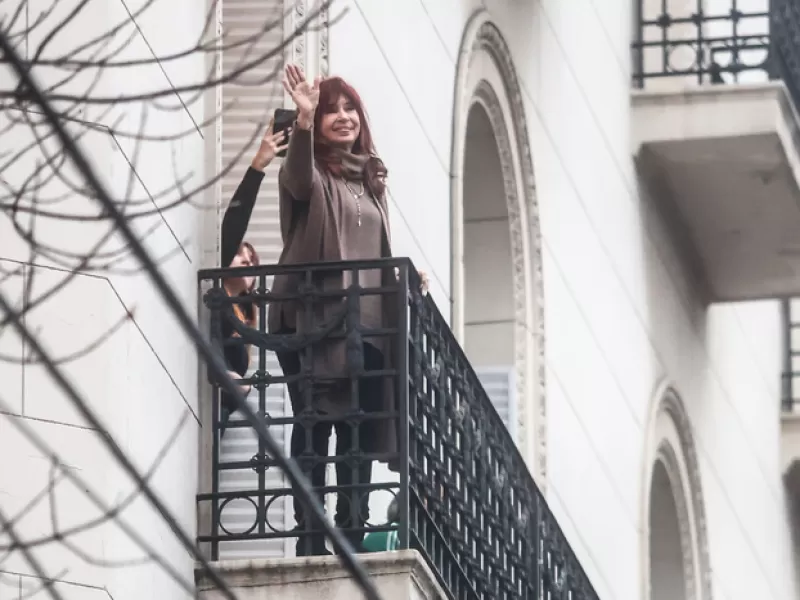 Cristina Kirchner quedó detenida en su domicilio