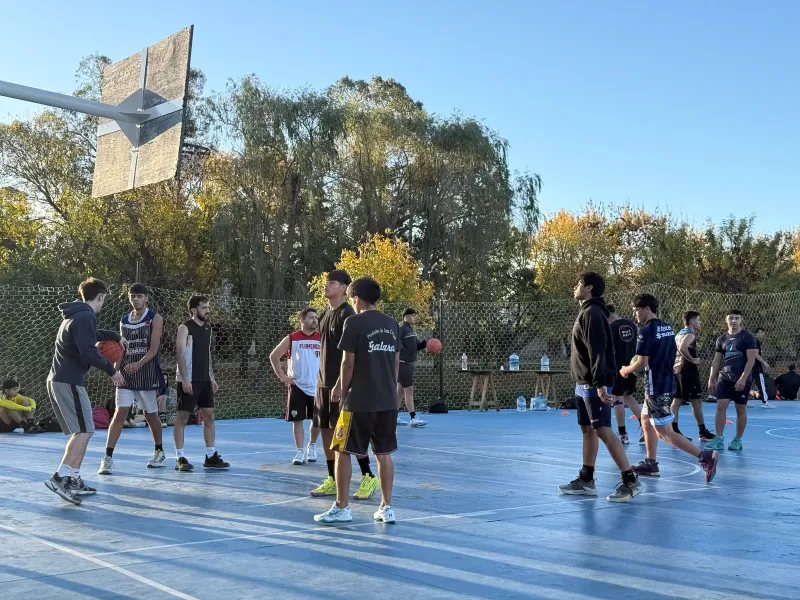 Berisso se prepara para un domingo a puro básquet 3x3 y la inauguración de un nuevo playón deportivo