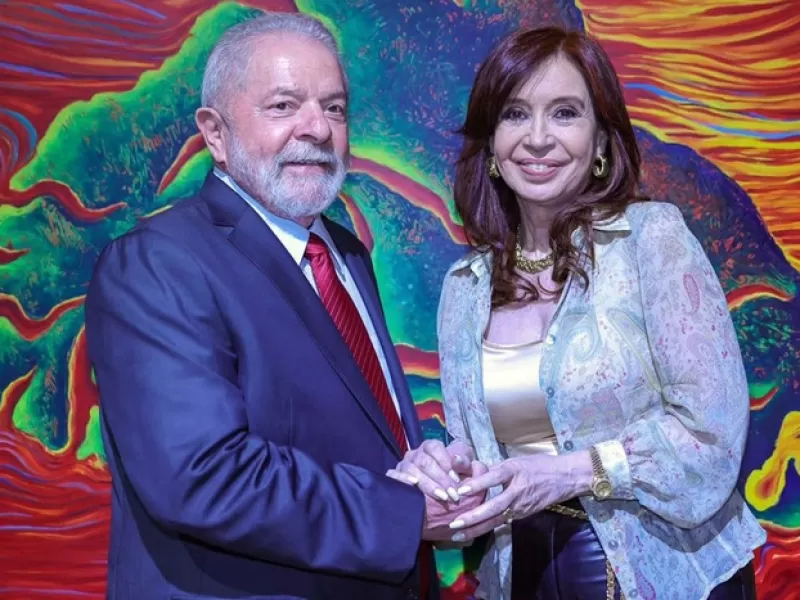 Cristina pidió autorización judicial para recibir a Lula da Silva en su arresto domiciliario