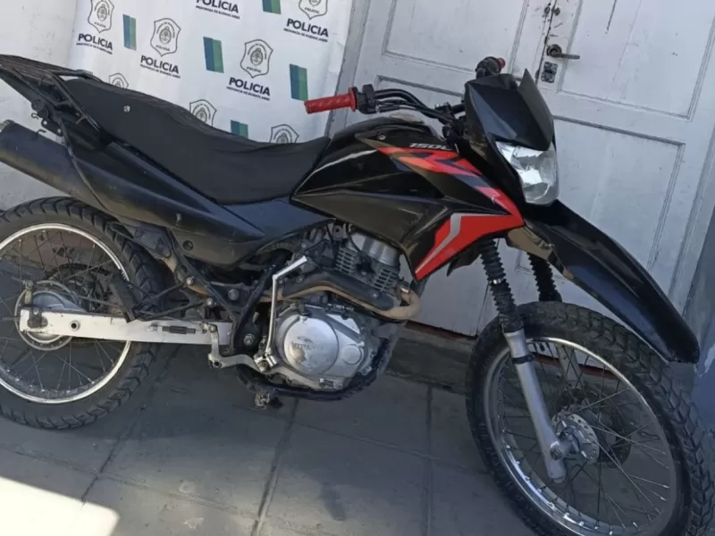 Falsa alarma de incendio terminó con dos detenidos, un revólver secuestrado y una moto robada en Berisso