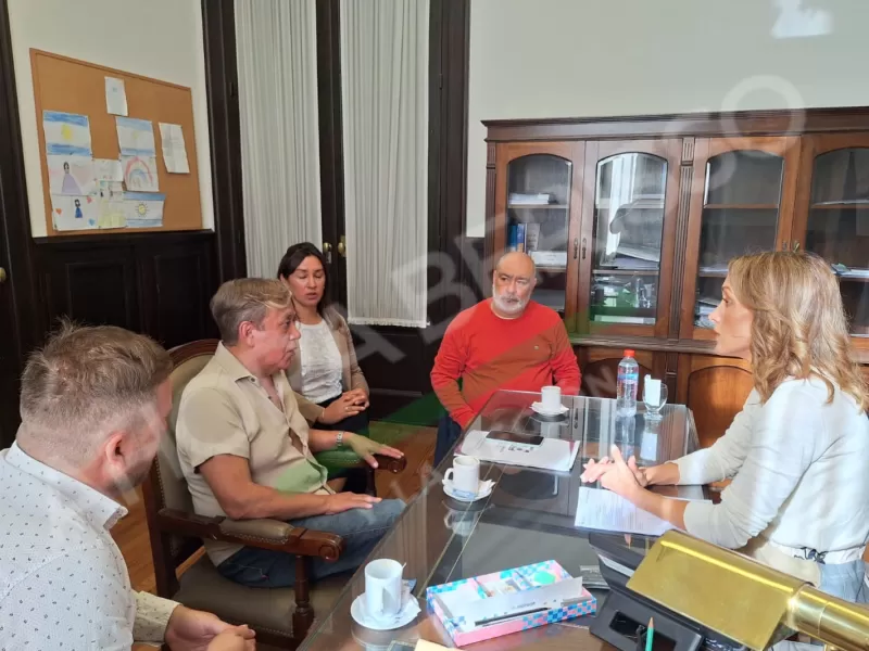 Dirigentes de Berisso mantuvieron un encuentro con la senadora Florencia Arietto