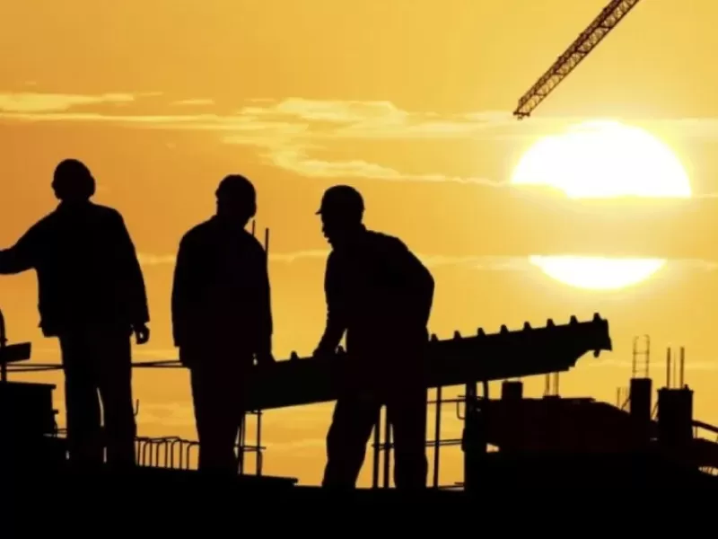 El Gobierno acelera su reforma laboral: cambios en vacaciones, indemnizaciones y trabajo en plataformas