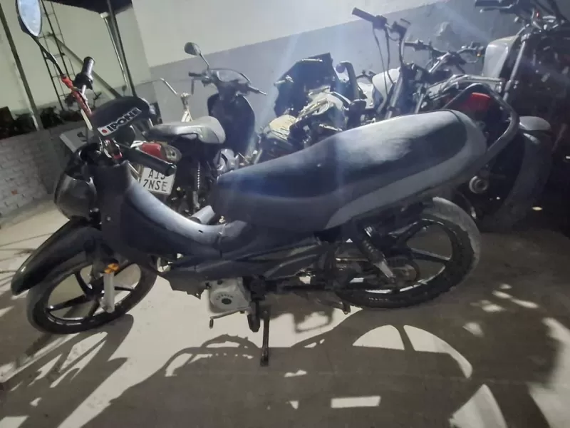 Intentó evadir un control, embistió a un policía y fue entregado por su padre en Berisso