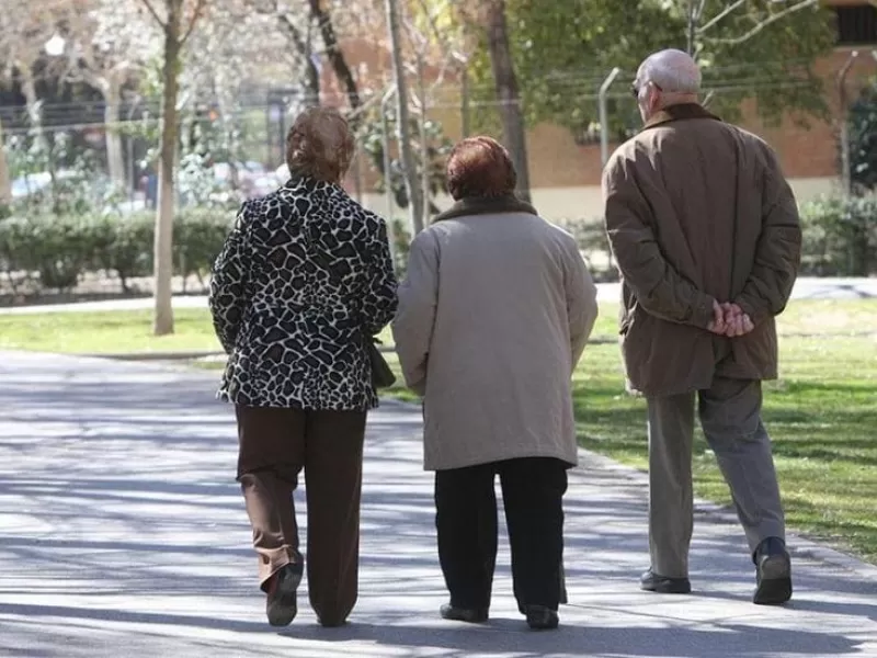 Cuál es la nueva edad jubilatoria que propone el Gobierno Milei en la ley bases