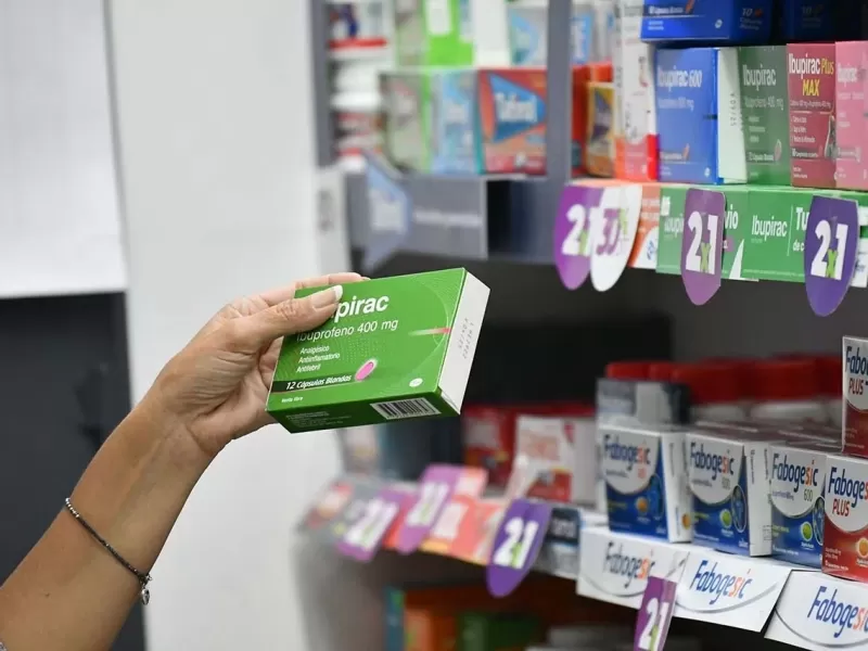 Los medicamentos de venta libre podrán ser exhibidos y adquiridos directamente en las góndolas