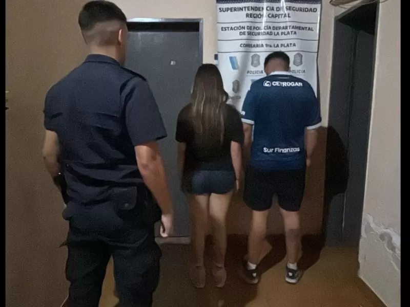 Violento episodio en un control de tr&aacute;nsito en pleno centro de La Plata: una pareja detenida y versiones cruzadas