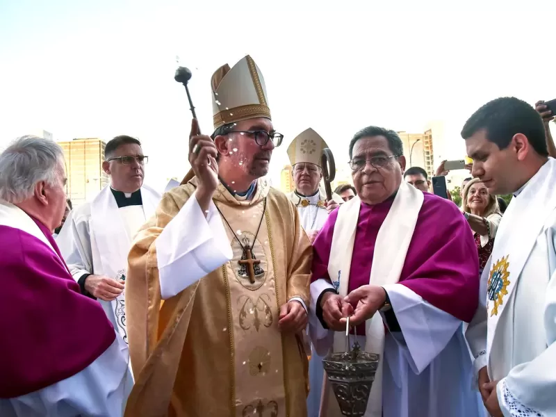 Gustavo Carrara asumió como nuevo Arzobispo de La Plata