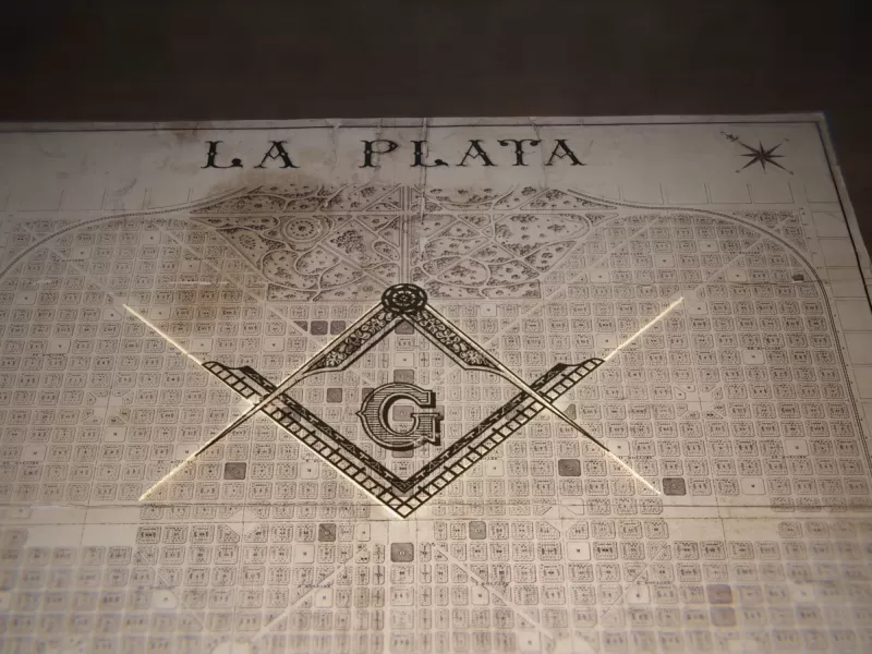 La historia se repite: colocan la piedra fundacional del nuevo Templo Masónico en La Plata