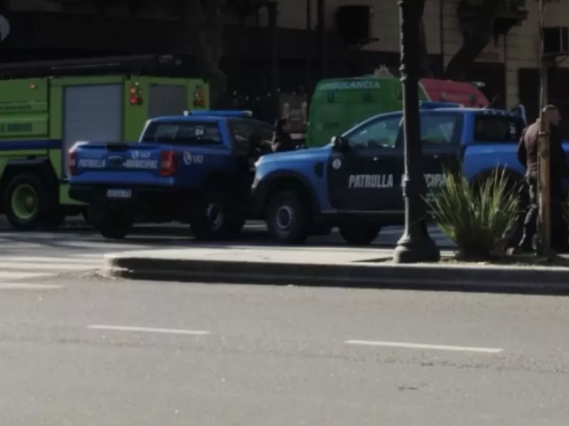 Conmoción en el centro platense: una joven de 24 años murió tras arrojarse desde un edificio