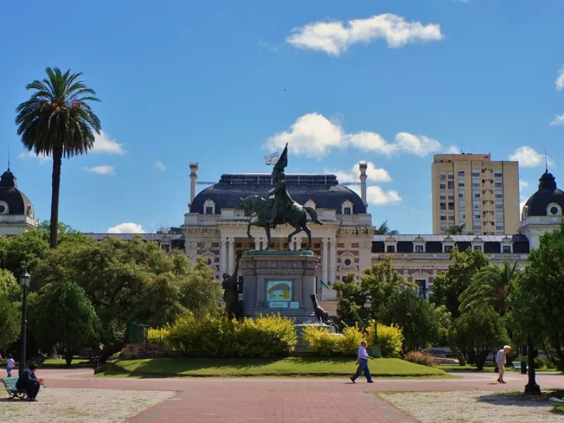 La Municipalidad de La Plata anunció el traslado de las paradas de micro de Plaza San Martin