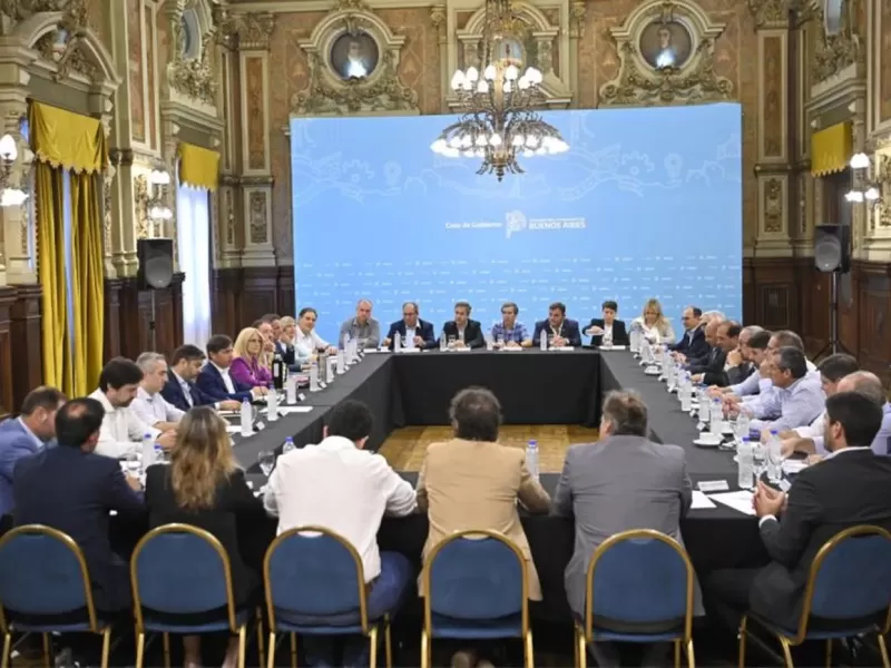 Kicillof va a reunir a intendentes bonaerenses en La Plata para analizar la crisis financiera de los municipios