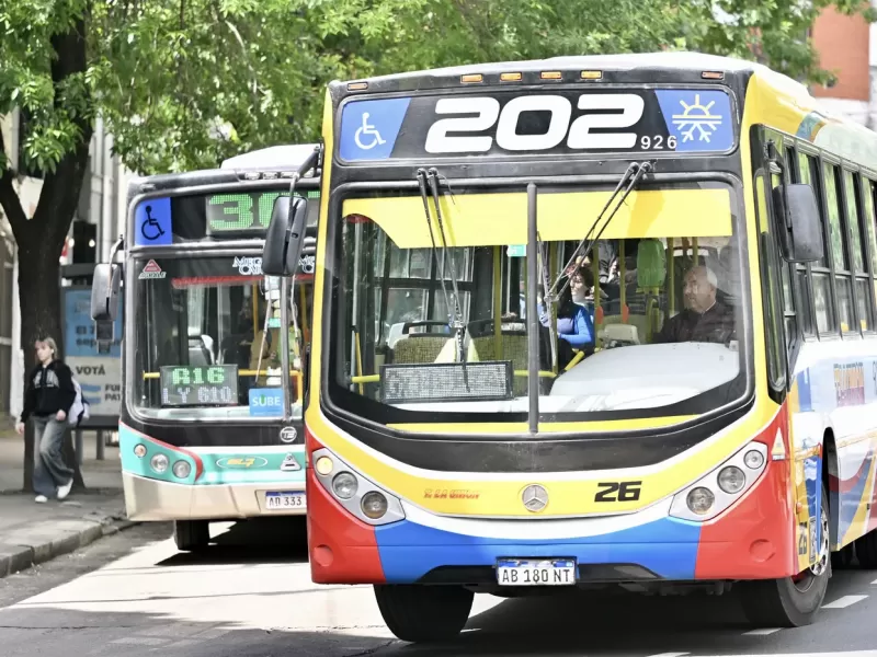 Desde enero, viajar en micro ser&aacute; m&aacute;s caro en La Plata, Berisso y Ensenada