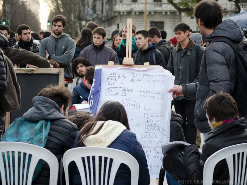 Crisis en la UBA: pasillos a oscuras, ascensores s&oacute;lo para algunos y calderas apagadas