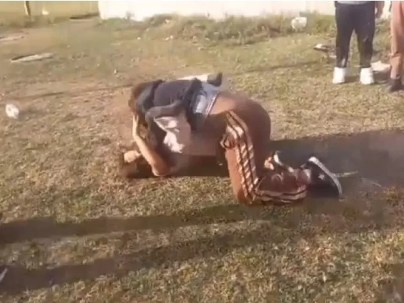 Preocupaci&oacute;n por una violenta pelea entre alumnas a la salida de la escuela N&deg;4