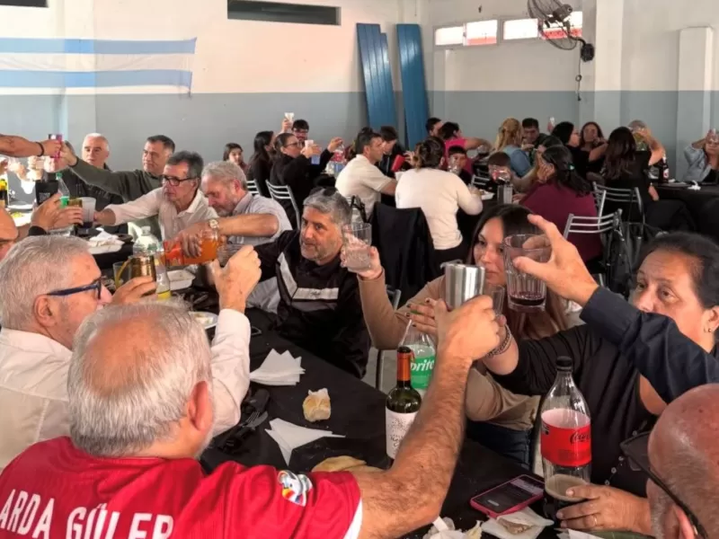 Berisso: El Frente Renovador se mostr&oacute; junto a La C&aacute;mpora en el D&iacute;a del trabajador