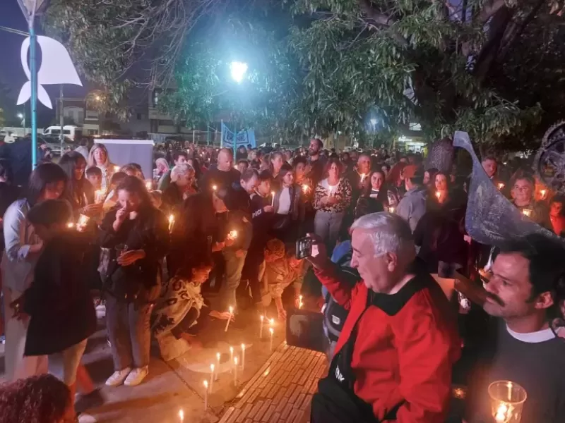 Berisso vivi&oacute; una emotiva vigilia por la Memoria a 50 a&ntilde;os del golpe de Estado