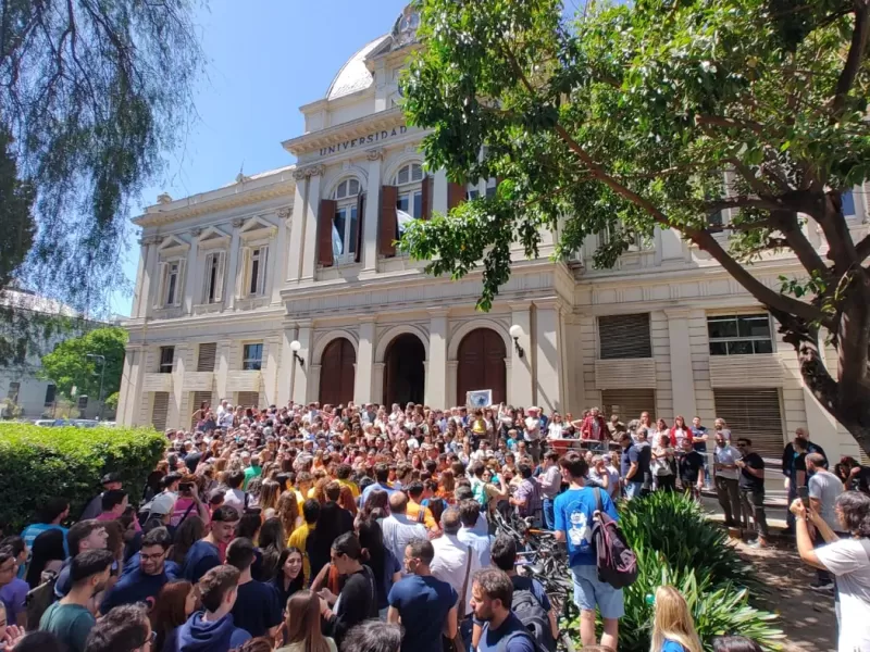 Paro docente en la UNLP: clases suspendidas el 30 de octubre en apoyo al transporte