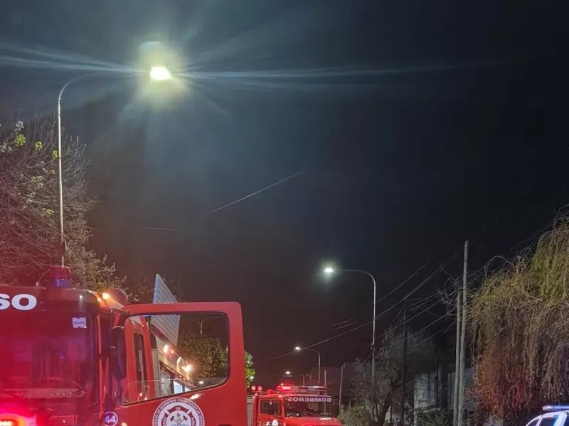 Incendio destruyó una vivienda en Berisso: la imagen de la Virgen de Lujan quedó intacta entre las cenizas