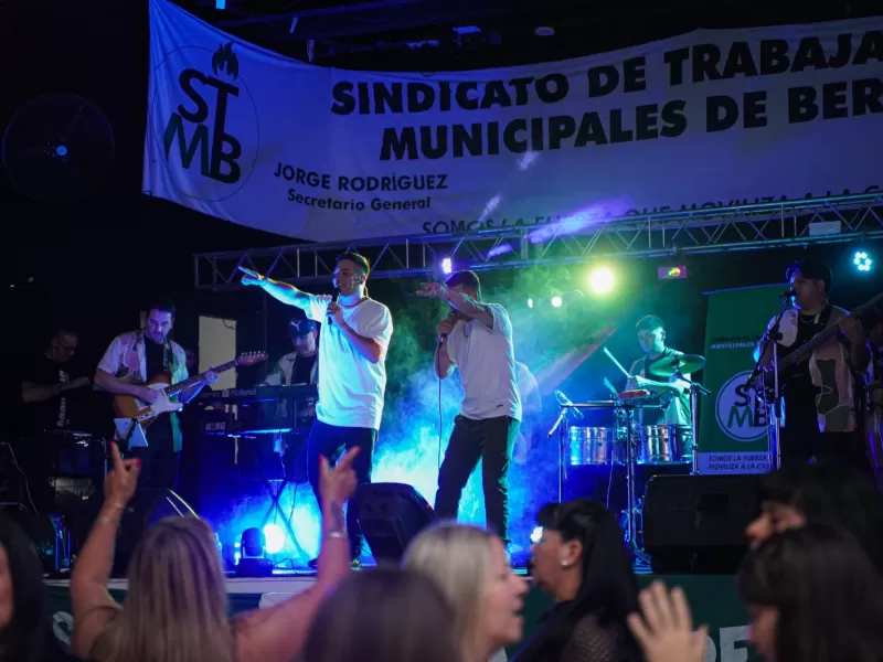 Fiesta a todo ritmo: los municipales de Berisso celebraron su día con sorteos, música y alegría
